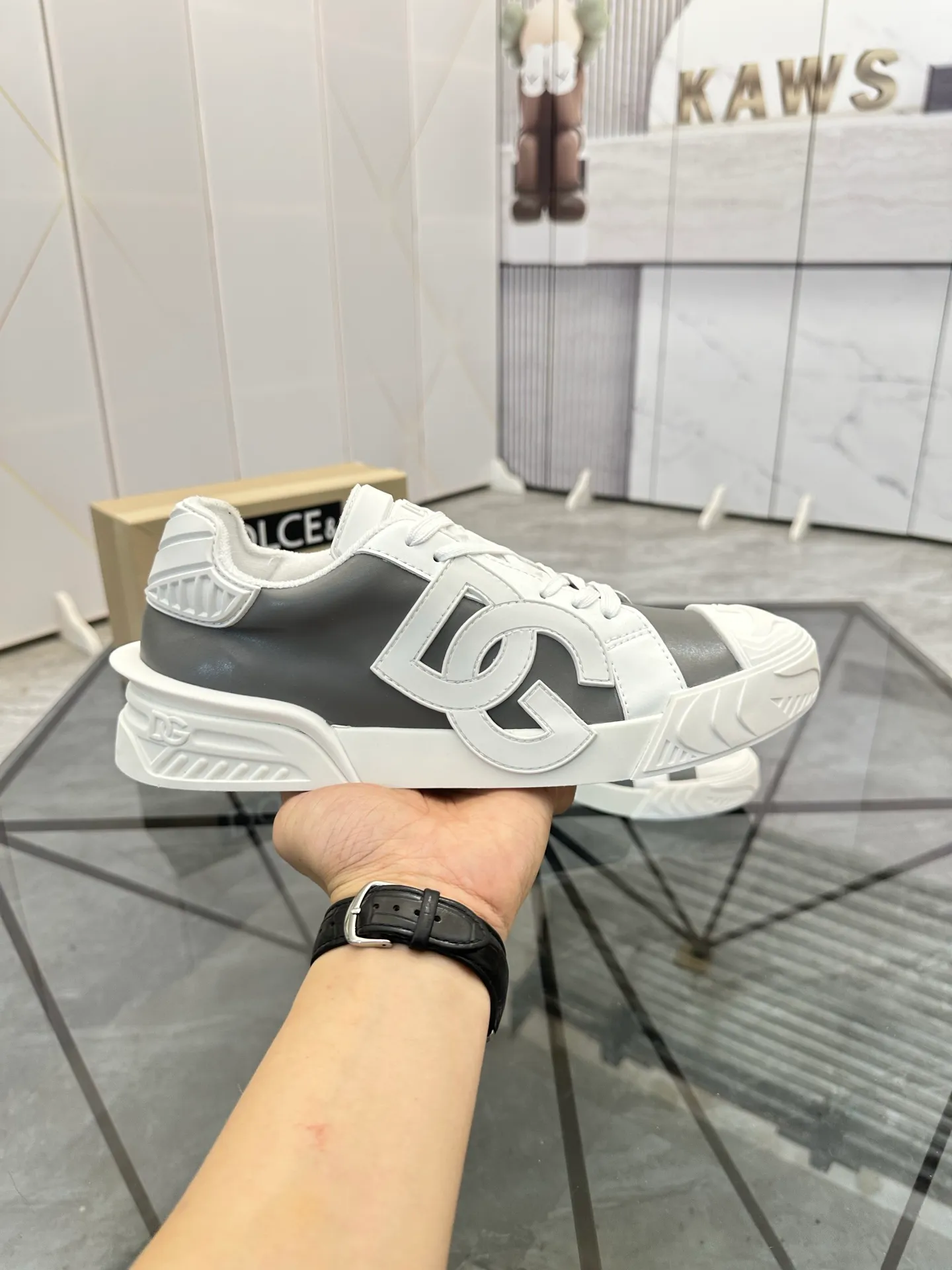 Men's shoes for sale 💰: 💰P500¥ Product trademark: DG* "Dolce & Gabbana*" low-cut casual shoes Regular size: 35-45 (can be customized to 46) Couple style Product material: imported silk leather upper, breathable lining, original outsole. Number: 803